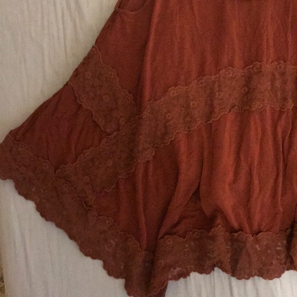 Loose Burgundy American Eagle top - Picture 2 of 4